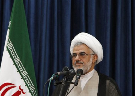 امام جمعه بندرعباس: قناعت، رمز نجات خانواده‌ها از بحران‌های اقتصادی و اجتماعی