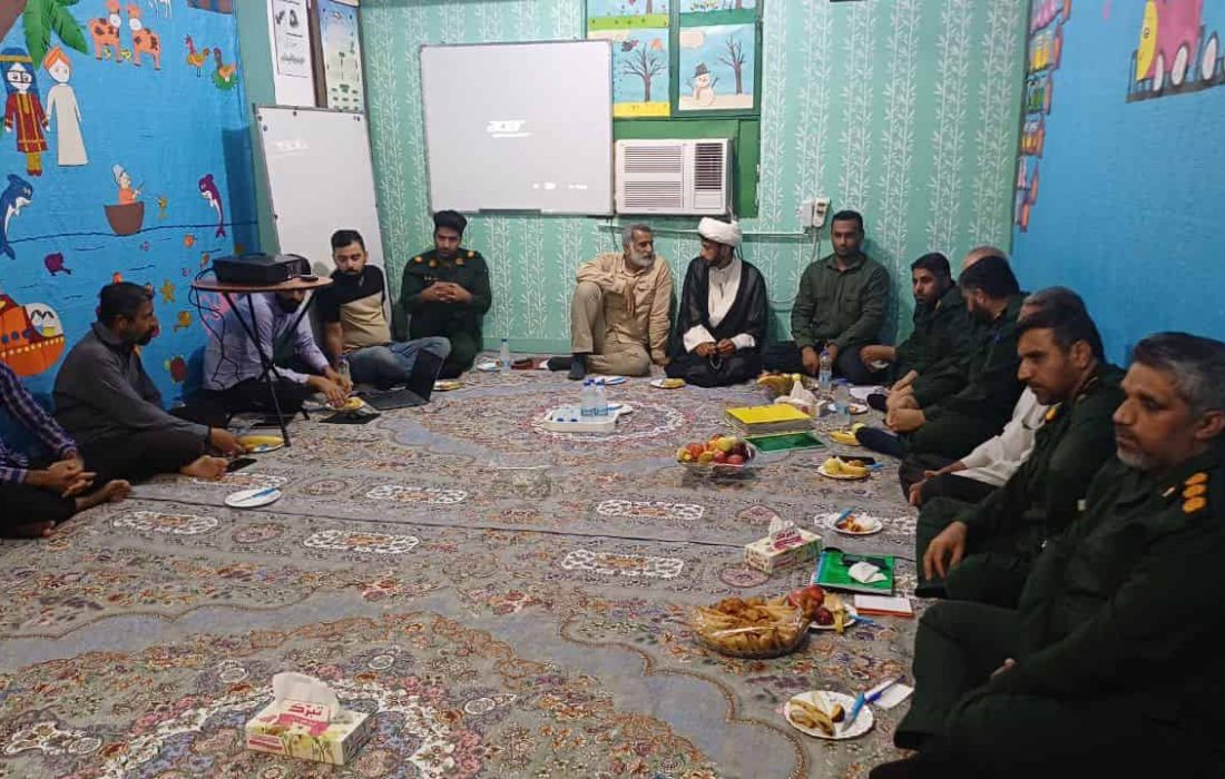 نشست صمیمی «قرارگاه تحول محله درخت سبز» با حضور فرمانده سپاه بندرعباس برگزار شد