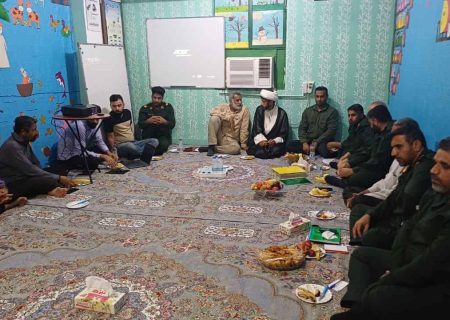 نشست صمیمی «قرارگاه تحول محله درخت سبز» با حضور فرمانده سپاه بندرعباس برگزار شد