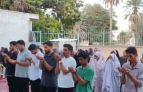 عکس| اقامه نماز باران توسط اهالی محله ۶۰۰ دستگاه بندرعباس