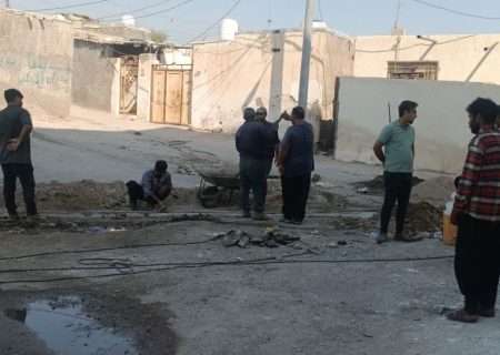 اجرای عملیات جدول‌کشی فاضلاب در منطقه شیر سوم با پیگیری قرارگاه پل خواجو