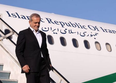 رئیس‌جمهور وارد بندرعباس شد