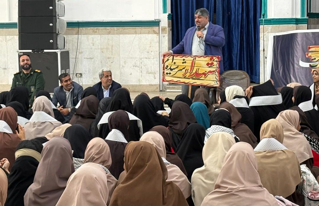 عطر حضور بسیجیان دانشآموز در گلزار شهدای بندرعباس + تصویر