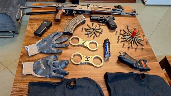 کشف سلاح گرم از تروریست‌های مسلح در بندرعباس