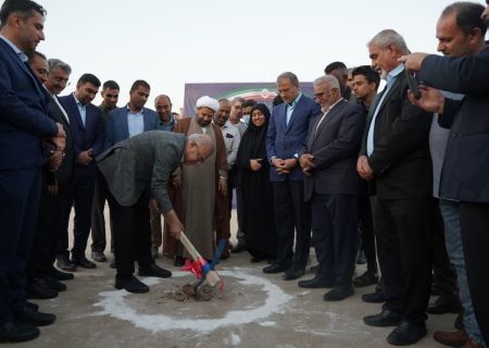 کلنگ‌زنی زمین ورزشی ۱۳۸۵ مترمربعی در محله شمیلی‌ها