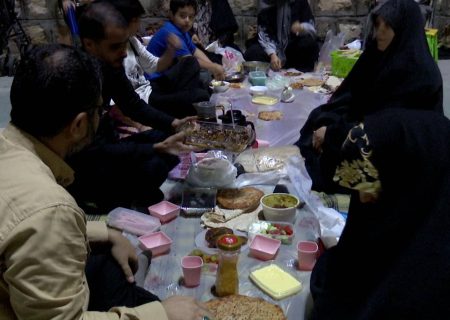 برپایی سفره‌های همدلی در بندرعباس