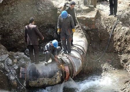 پایداری شبکه آب بندرعباس پس از تلاش شبانه‌روزی نیروهای آبفا