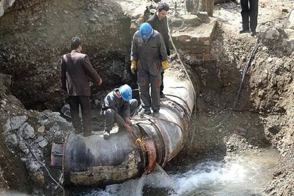 پایداری شبکه آب بندرعباس پس از تلاش شبانه‌روزی نیروهای آبفا