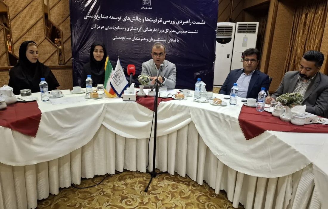 نگاه هنرمندان صنایعدستی باید از تولید معیشتی به تولید اقتصادی و تجاری تغییر کند
