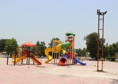 نصب ست‌های بازی کودکان در بوستان حضرت رقیه (س) با حمایت خیرین و اجرای سازمان آرامستان