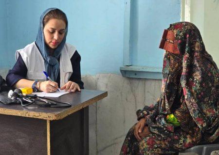 خدمات‌رسانی تخصصی به ۳۲۰ نفر از اهالی بخش تیاب در اردوی جهادی